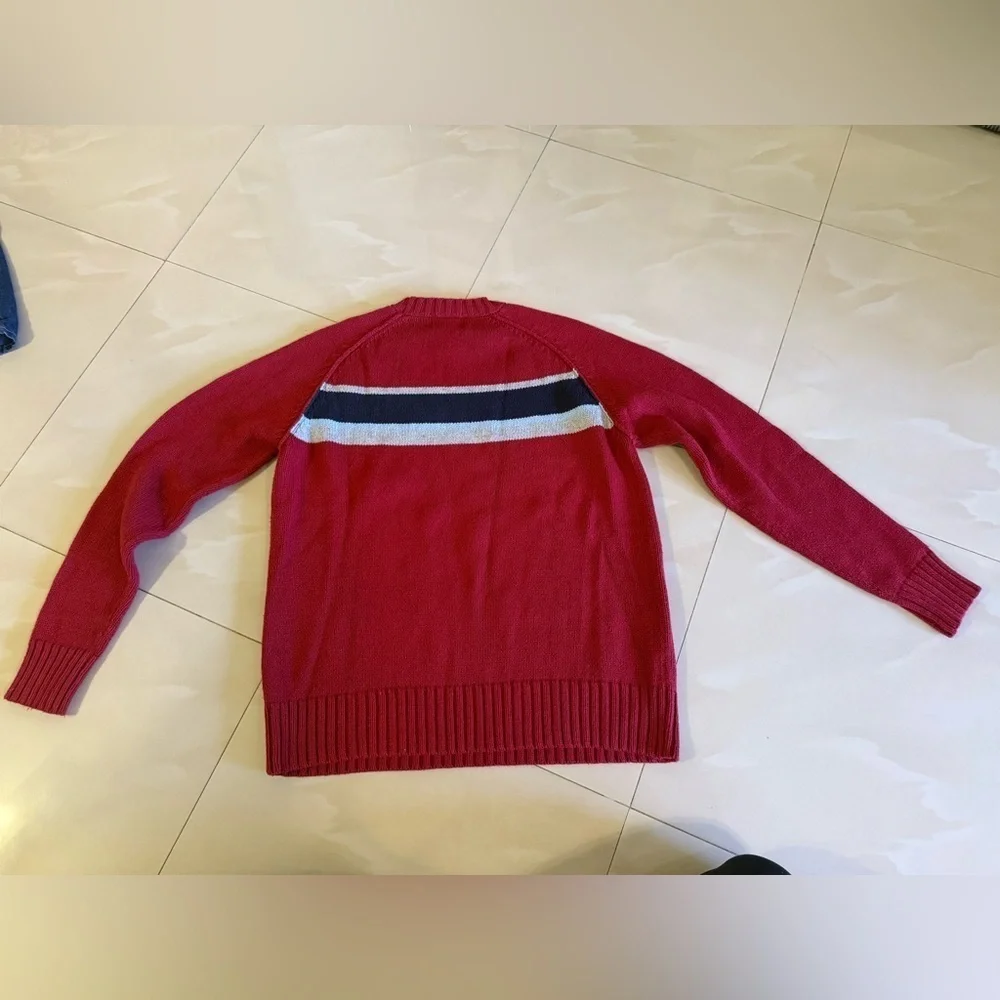 Sonoma This is a Sonoma men's raglan crewneck sweater. Size M 600 Old barn